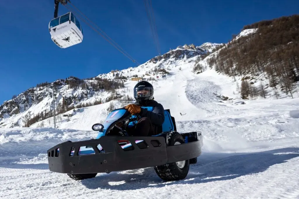 Karting sur glace drift sur piste gelée